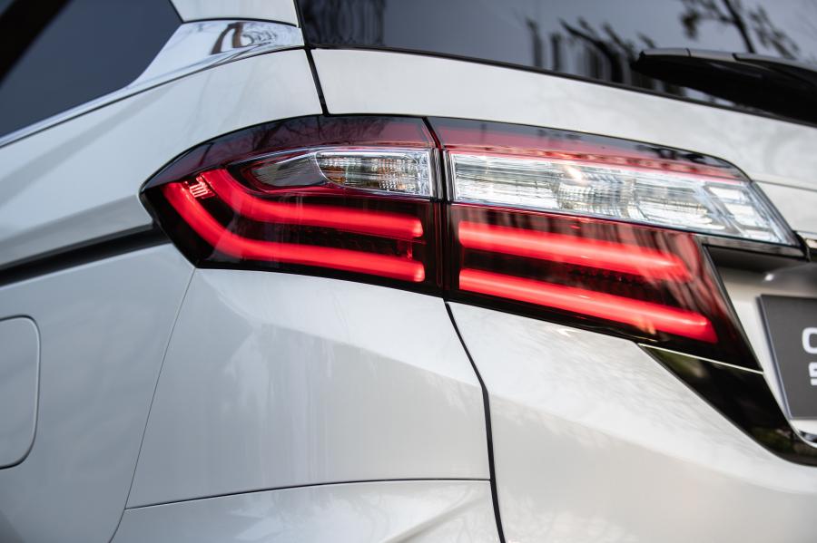 Детали экстерьера Honda Odyssey Sport Hybrid 2019 года  (фото 6 из 40)
